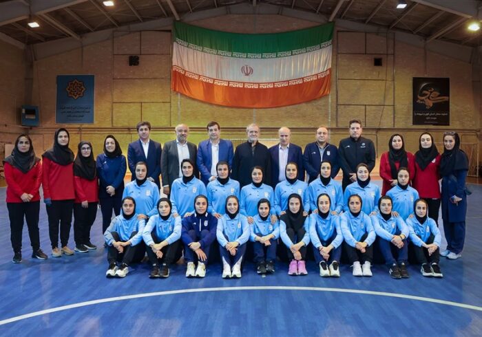 حضور پزشکیان در اردوی تیم ملی فوتسال بانوان حضور پزشکیان در اردوی تیم ملی فوتسال بانوان