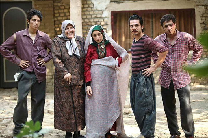 سریالهایی برای روزهای پرالتهاب؛ از «وضعیت سفید» تا «کیف انگلیسی» سریالهایی برای روزهای پرالتهاب؛ از «وضعیت سفید» تا «کیف انگلیسی»