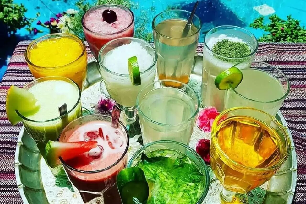 مایعاتی که از کمآبی بدن در تابستان پیشگیری میکند مایعاتی که از کمآبی بدن در تابستان پیشگیری میکند