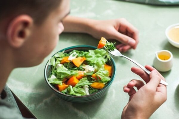 نقش تغذیه مناسب در پیشگیری از گرمازدگی نقش تغذیه مناسب در پیشگیری از گرمازدگی