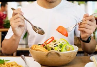 هشدار! این غذاهای سالم وزن افراد رژیمی را پنهانی افزایش میدهد هشدار! این غذاهای سالم وزن افراد رژیمی را پنهانی افزایش میدهد