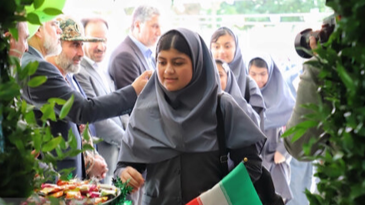 همه مدارس سال تحصیلی جدید حضوری بازگشایی میشوند همه مدارس سال تحصیلی جدید حضوری بازگشایی میشوند