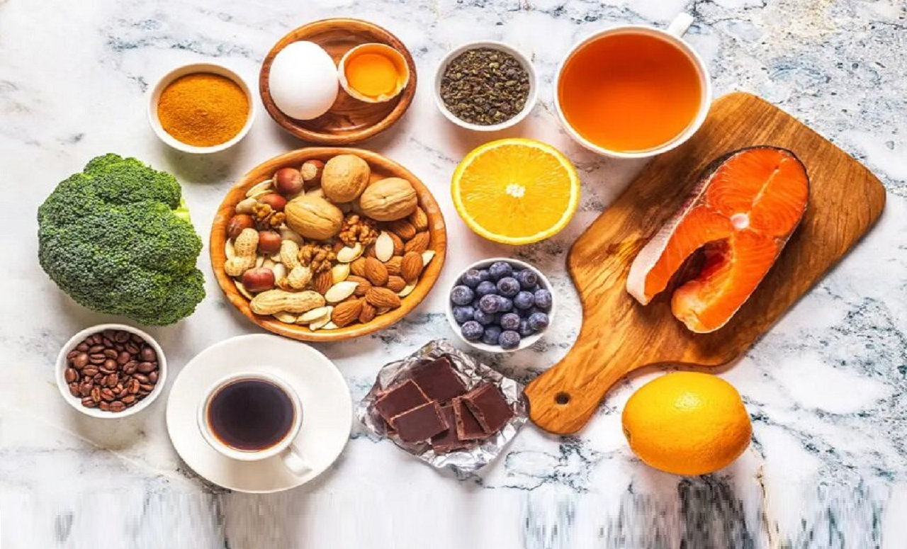 غذاهایی که به سلامت مو آسیب میزنند؛ عامل پنهان ریزش مو در رژیم غذایی غذاهایی که به سلامت مو آسیب میزنند؛ عامل پنهان ریزش مو در رژیم غذایی