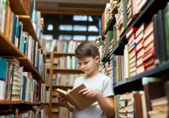 میانگین مطالعه روزانه ایرانی‌ها ۱۱ دقیقه؛ کتاب کاغذی همچنان محبوب‌ترین انتخاب