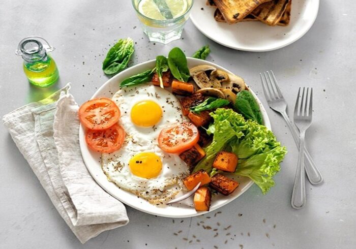 ۶ خوراکی مناسب برای صبحانه سالمندان و حفظ سلامت روزانه